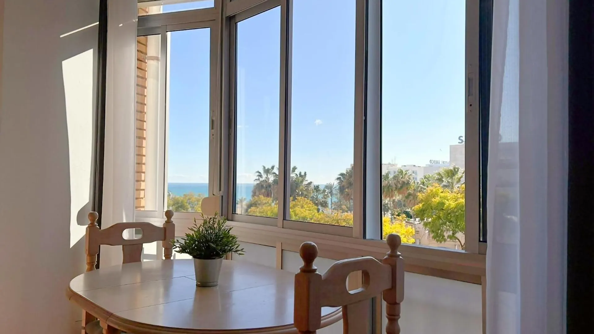公寓 Flamingo Top Suite Y Piscina Junto A Puerto Marina 贝纳尔马德纳
